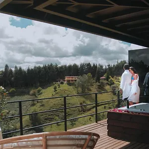 cumbres-luxury-glamping.colombiamedellinhotels.com/